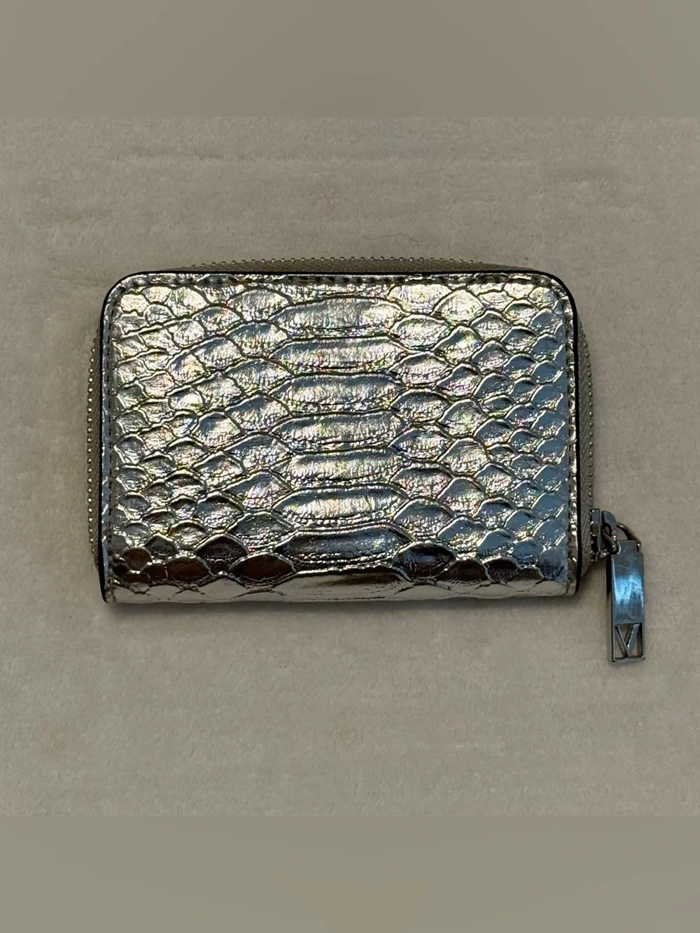 Victoria Secret Silver Metallic Snakeskin Embossed Zip Around Coin & Card Wallet